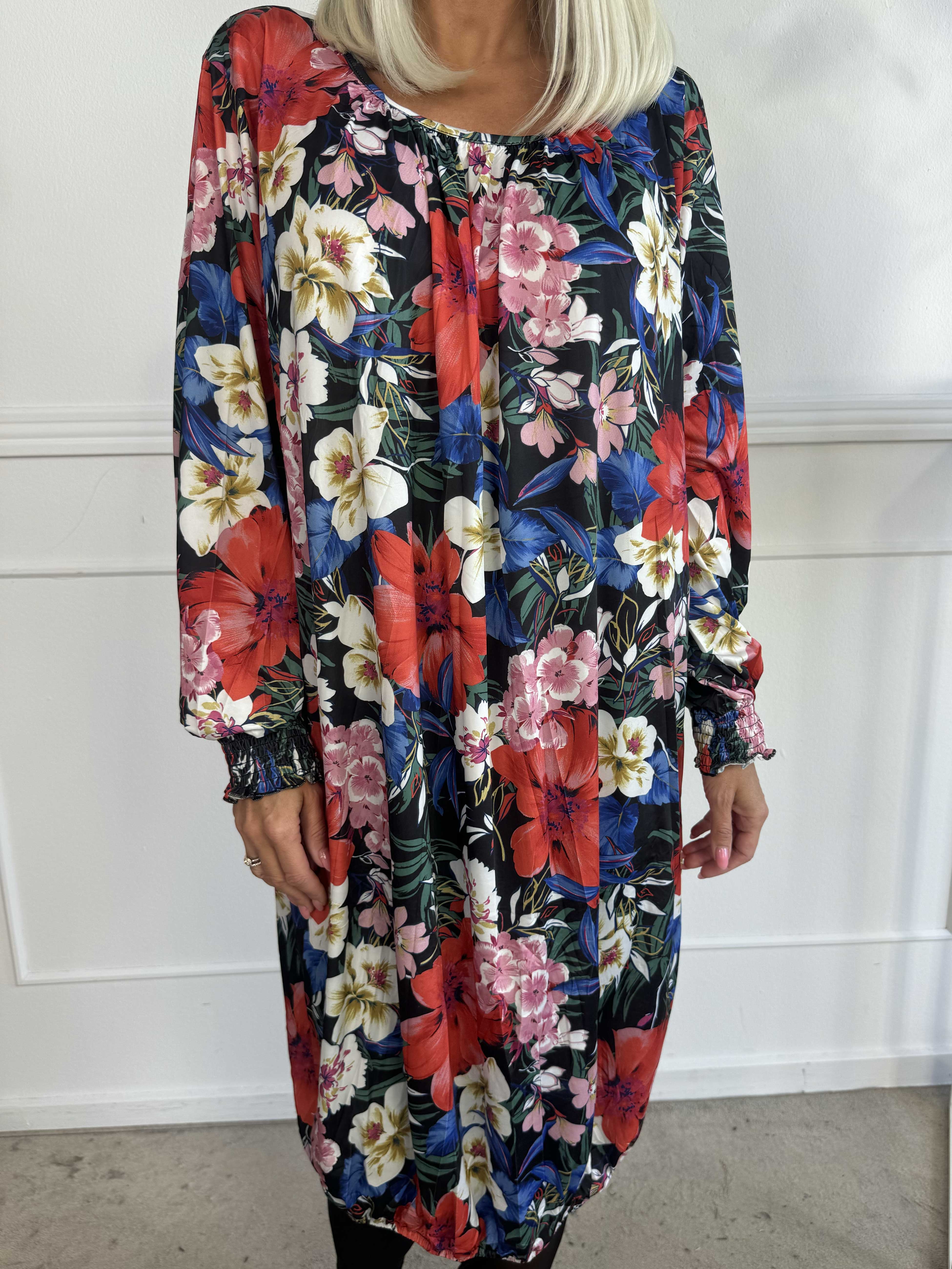 Miracle Floral Dress L/S - Blommig klänning med resår och långa ärmar